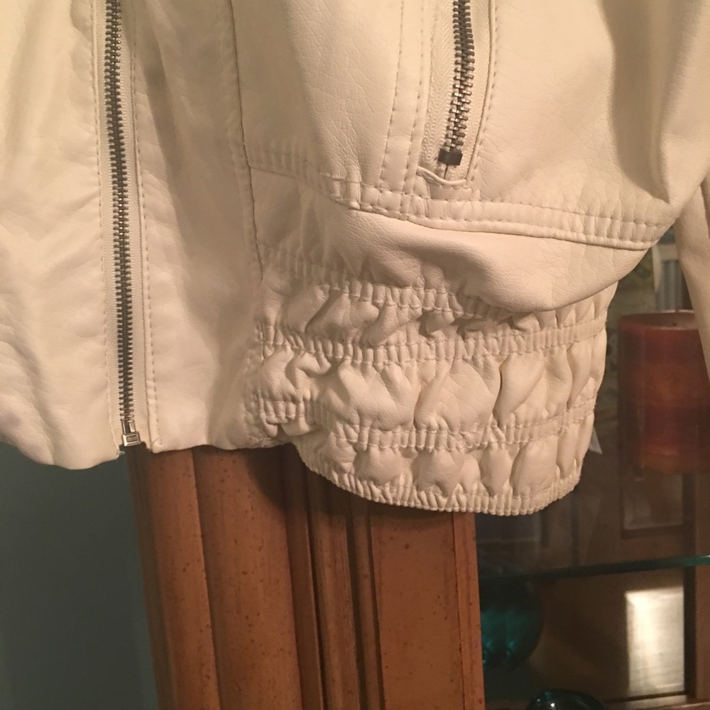 White fall jacket - Picture 3 of 4